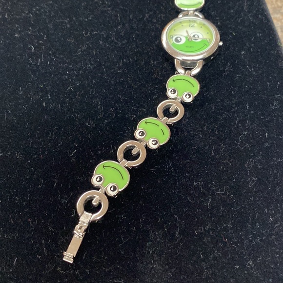 Frog watch, stainless steel w/green frog faces. For any frog lovers & adorable - Picture 3 of 11